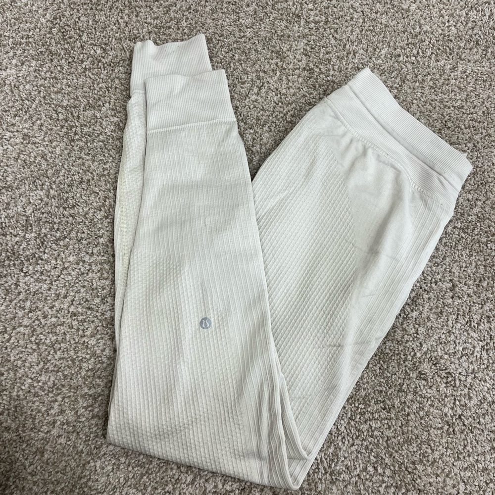 Lululemon Joggers in White Opal Size 8